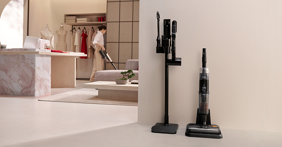 Banner Hitachi vacuum cleaner product